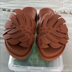 FARM Rio Terracotta Leaf Design Flats